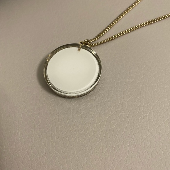 Authentic Chanel necklace, never been used - Picture 5 of 15